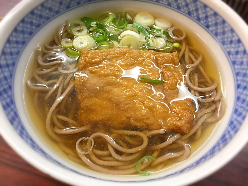 正統派の関西のたぬき蕎麦どす🍜急にお客さんに呼び出されたからステーキ🍴の代わりにたぬき蕎麦🍜と相成りました（見栄）|にゃあ（芸名）さん