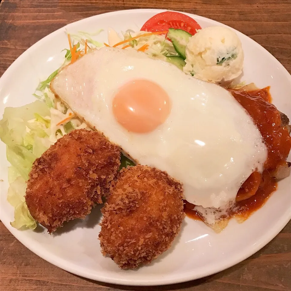 ハンバーグ&カニクリームコロッケ定食|chacoさん