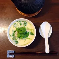 Snapdishの料理写真:海老とパクチーの茶碗蒸し、底に春雨入り。蒸しあがってから追パクチー乗せてスダチをギュっと絞っていただきます。
パクチーは好き過ぎて自宅で栽培し始めました。|しらこさん