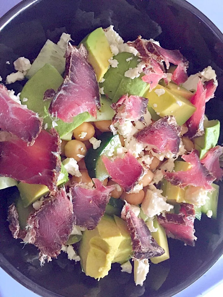 My bowl of salad. lettuce,avo,chickpea,cucumber,feta cheese,biltong no salad dressing needed|Akira Bassonさん