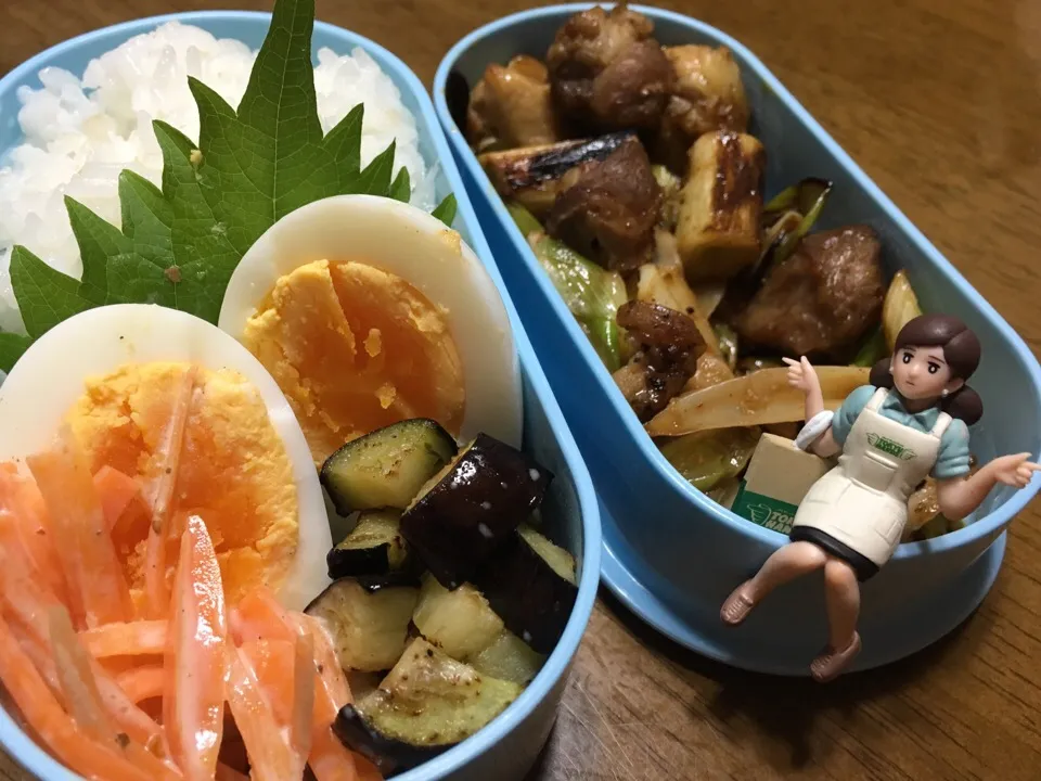 焼き鳥弁当〜丼にしなかった(*_*)人参サラダはマヨネーズ無くて何か間抜け(*_*)|もっつぁさん