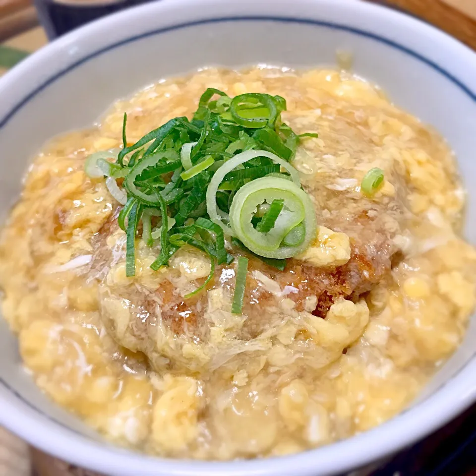 コロッケの玉子餡掛け丼|Hiroya Fujiiさん