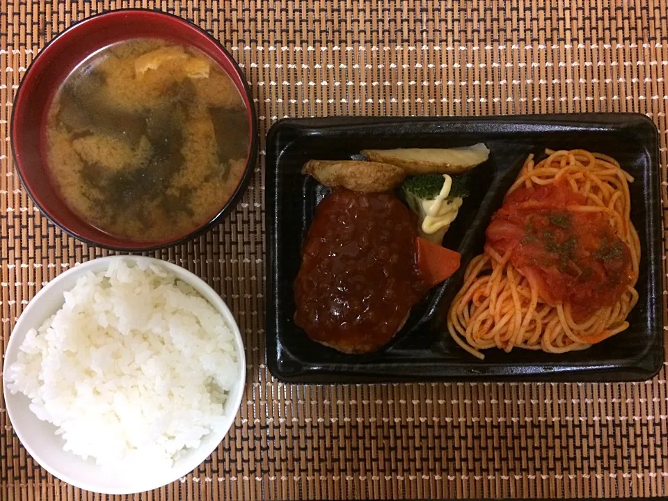 デミハンバーグ味噌汁ご飯|ばーさんさん