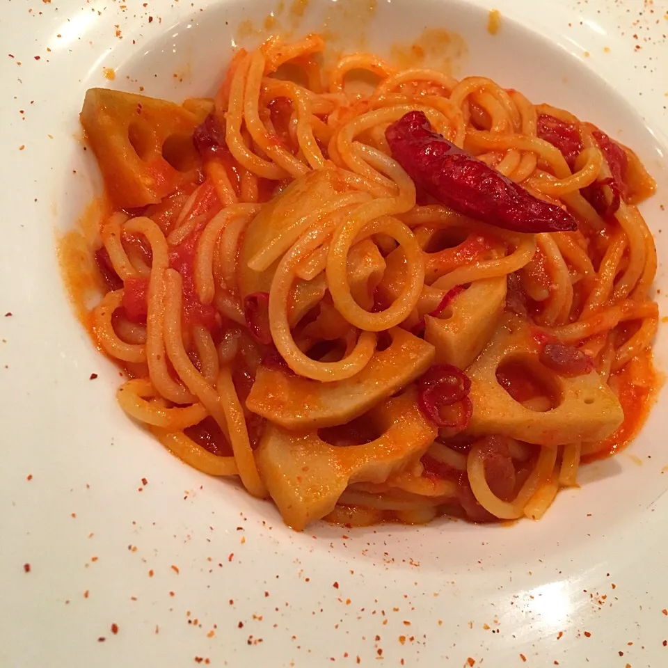 「今日のランチはれんこんと梅肉のパスタです」って。頼んだら、こちらがでてきた…|志野さん