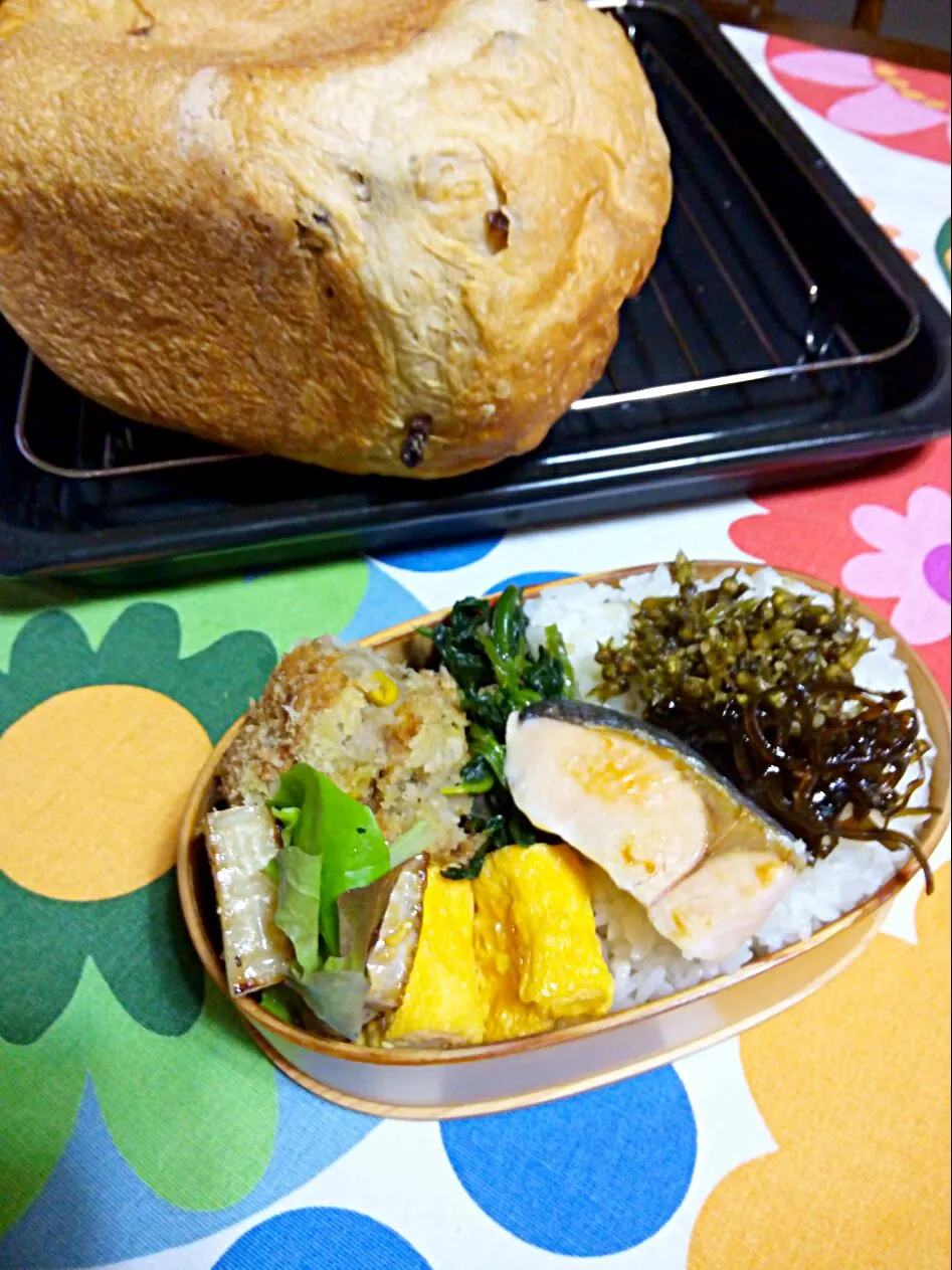 Snapdishの料理写真:今日の朝焼き黒糖ブドウ🍞とマイお弁当(,,•﹏•,,)|さくたえさん