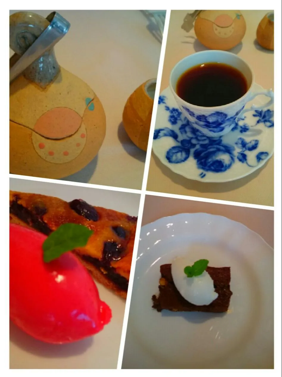 Snapdishの料理写真:16.11.07 Lunch desert🎵coffee☕
チョコレートのテリーヌ&ココナッツジェラート🍫チェリータルト&ラズベリージェラート🍒|メイメイda.さん