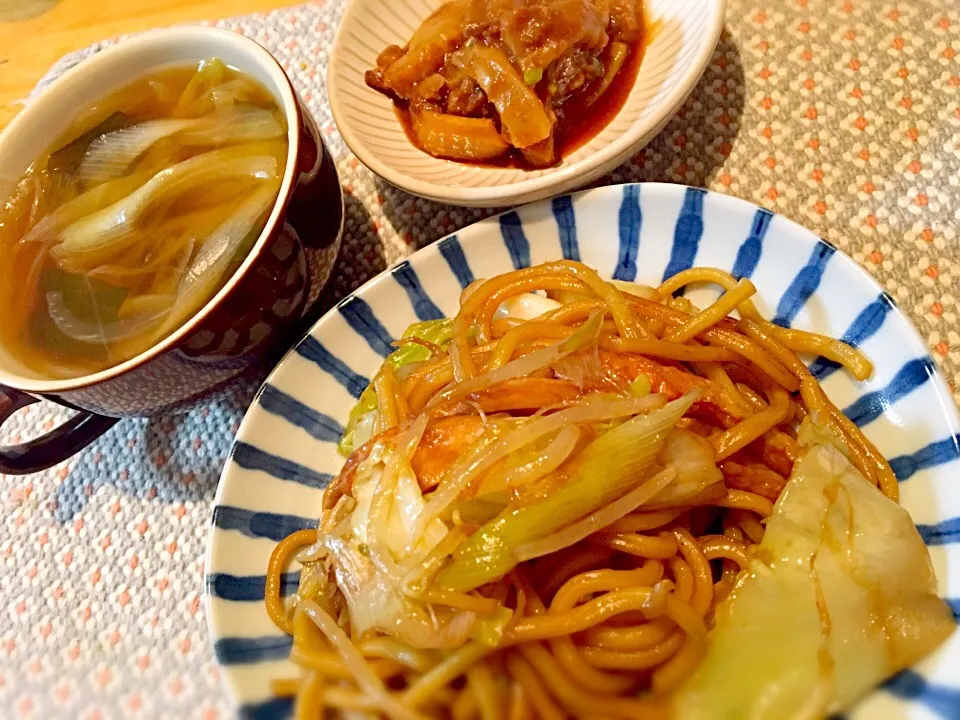 茶色い食事…
野菜たっぷりソース焼きそば･葱たっぷりスープ･味噌たっぷりタコの酢味噌和え|ともえさん