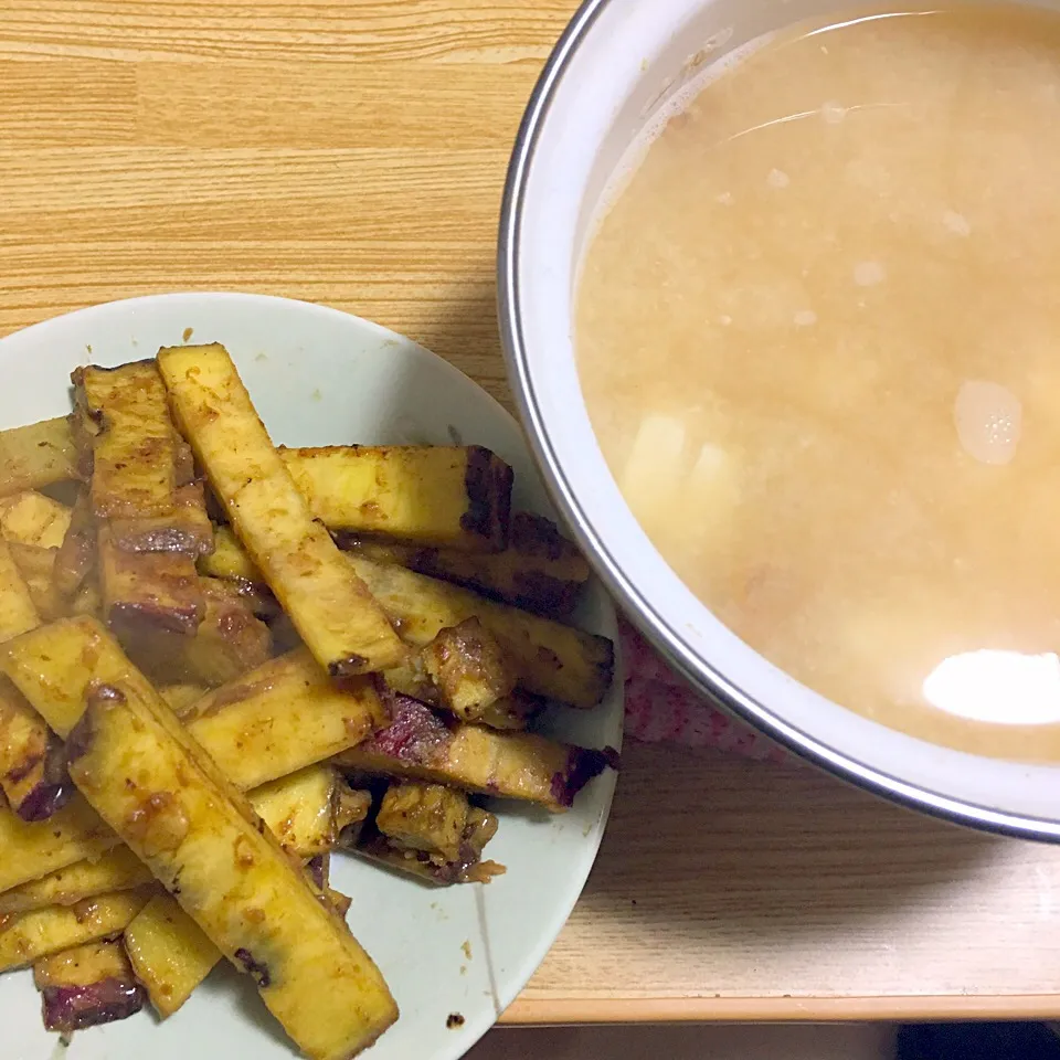 さつまいもの甘辛炒め
豆腐の味噌汁|あきえさん