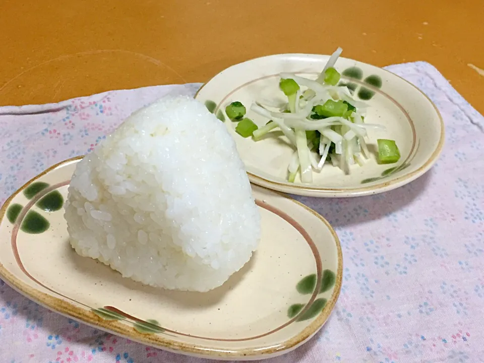 新米土鍋炊きご飯で、シンプルに藻塩デカむすび!  (*^^*)|Kei Satoさん