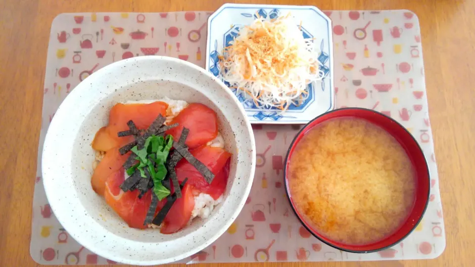 １１月６日　まぐろの漬け丼　ツマのナムル　お味噌汁|いもこ。さん