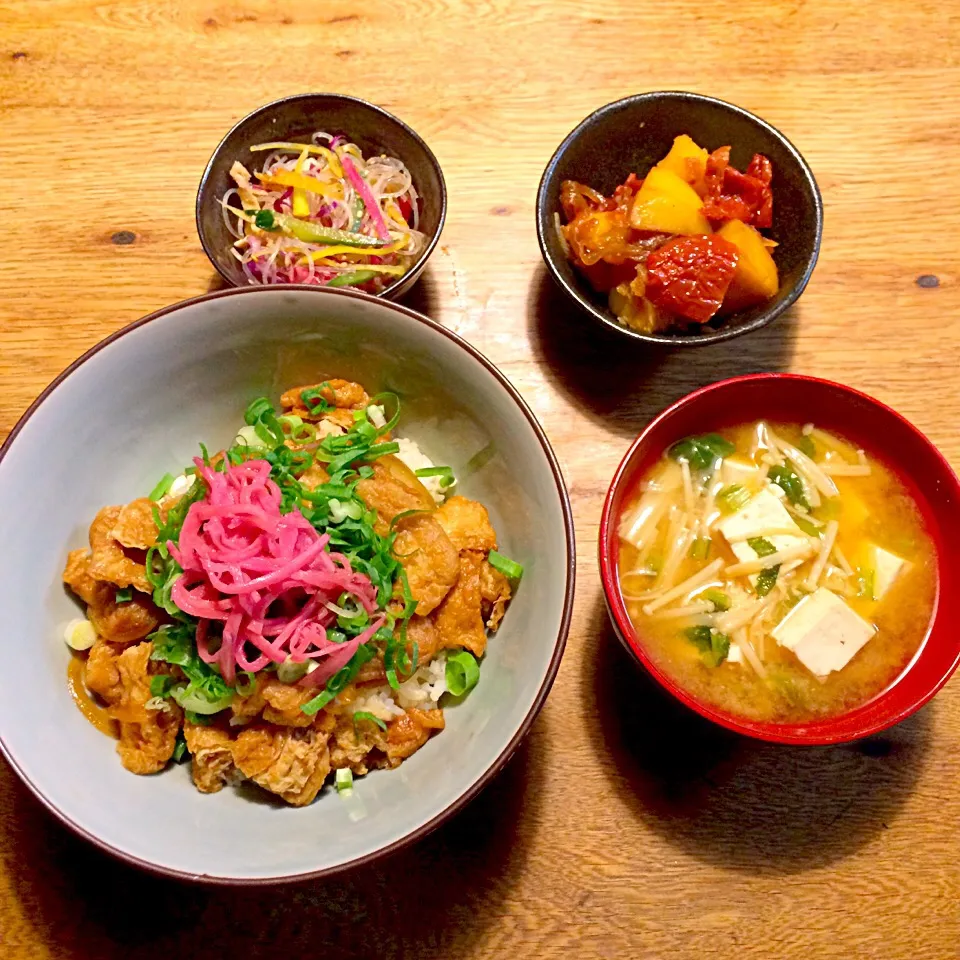 Snapdishの料理写真:vegan グルテンフリー シュガーフリー
油揚げ丼
春雨サラダ
ドライトマトじゃが|makiko_aさん