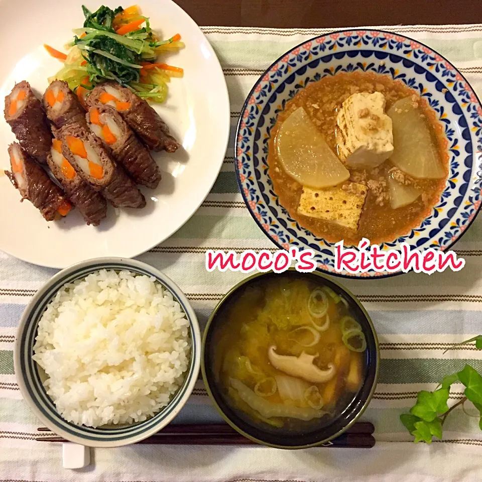 Snapdishの料理写真:ゴボウと人参の肉巻き、大根と焼き豆腐のサッパリ煮、水菜の胡麻和え、白菜と椎茸の味噌汁。|mocoさん