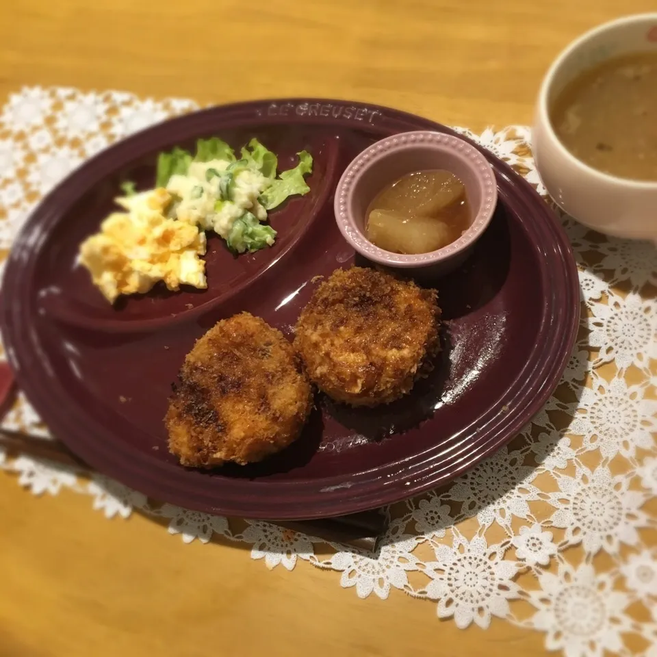 Snapdishの料理写真:コロッケ(母手作り)
ポテトサラダ
卵ペースト
コンソメスープ|えりさん