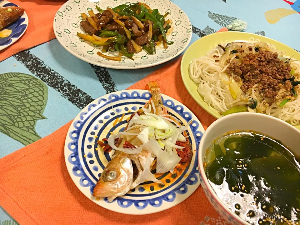 Snapdishの料理写真:中華🌟ピリ辛酒蒸し、ニセ青椒肉絲、焼きビーフン、ワカメスープ|みさん