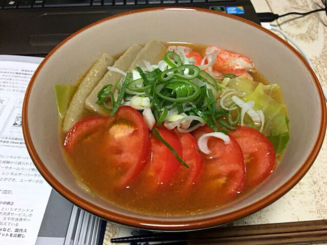 今日の男飯(＞人＜;)夜食バージョン♬
トマト黒はんぺん味噌ラーメン♬|ひーちゃんさん