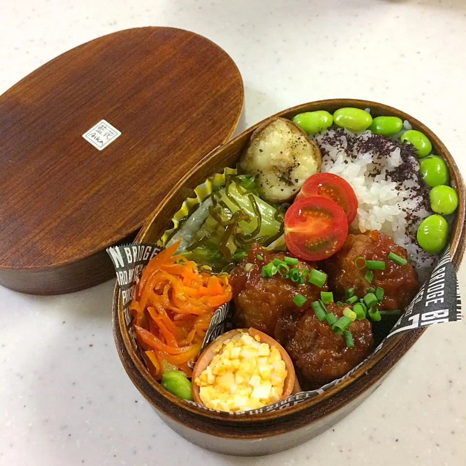 水曜日お弁当〜
誕生日プレゼントに友達がくれた曲げわっぱ弁当箱で🎁💓|しーたけさん