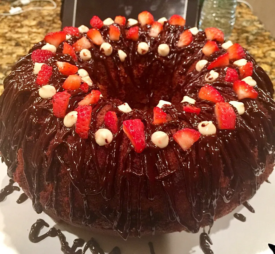 Chocolate Swirl Bundt Cake|Alma's Home Kitchenさん