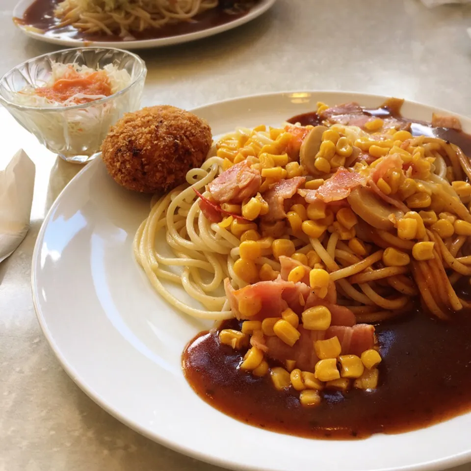 本日のサービスランチ（メキシカンにカニクリームコロッケのせ）|美也子さん