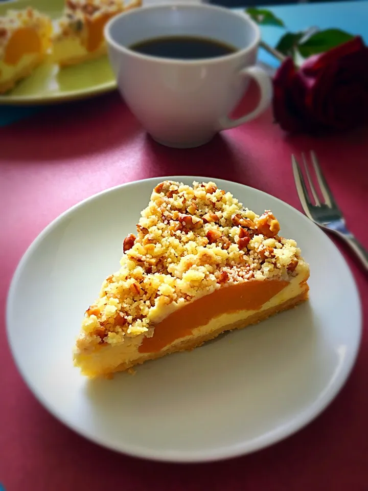 Crumble Peach Cheesecake|Tari's Kitchenさん