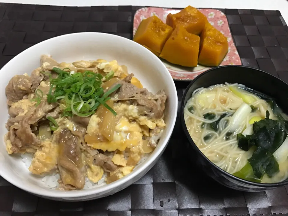 Snapdishの料理写真:他人丼
カボチャの煮物
そうめん味噌汁|ゆーさん