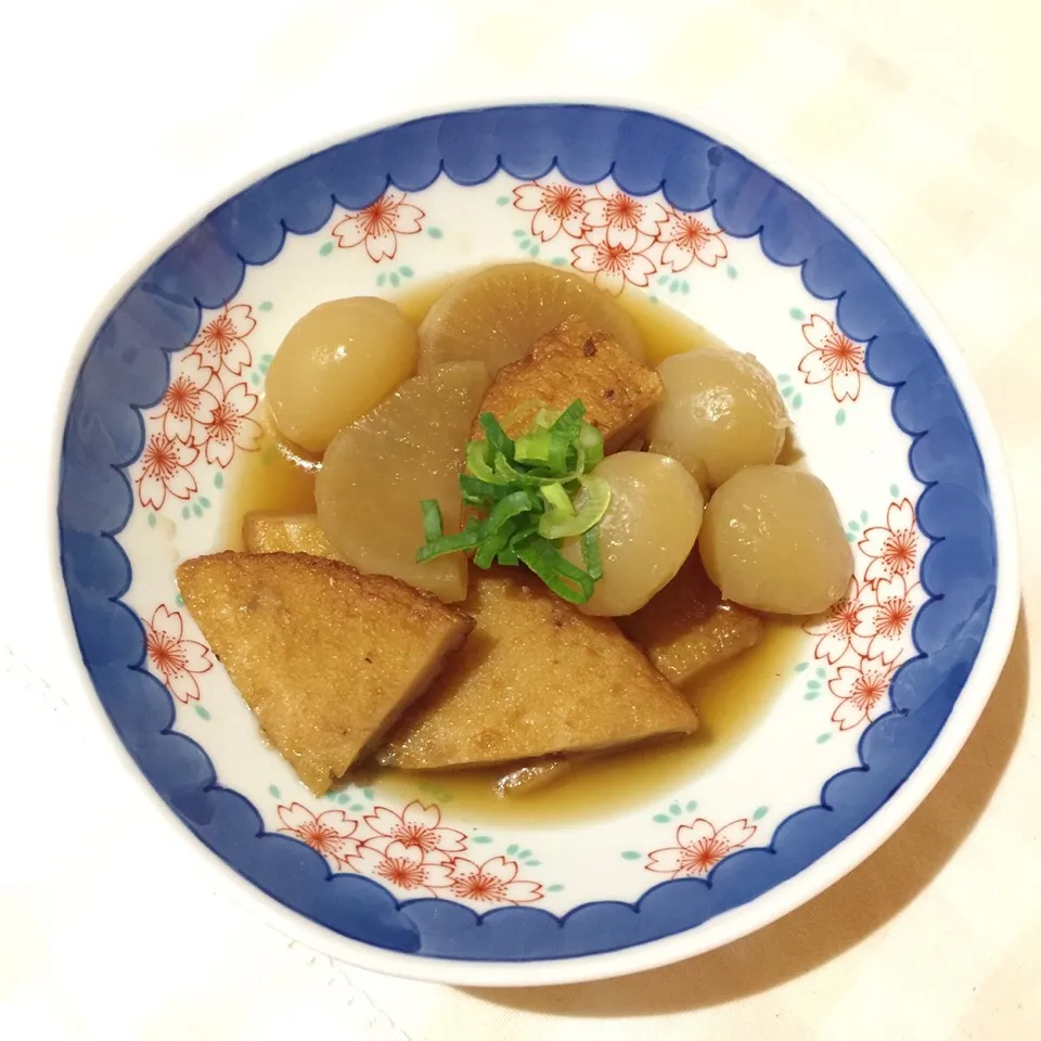 Snapdishの料理写真:11/9❤︎今日の晩ごはんの一品❤︎さつま揚げとお大根、丸こんにゃくの煮物
味がしみて美味しくできました(*´︶`*)♡|Makinsさん