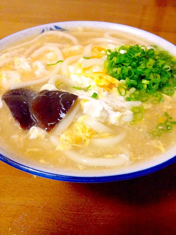 ふわふわ玉子と椎茸うどん🍲温まる〜😌😌😌❤️|まいりさん