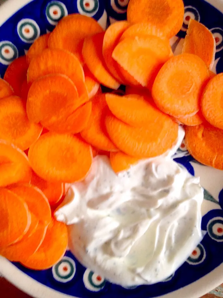 Carrot Chips and dip|Ana Kaliaさん