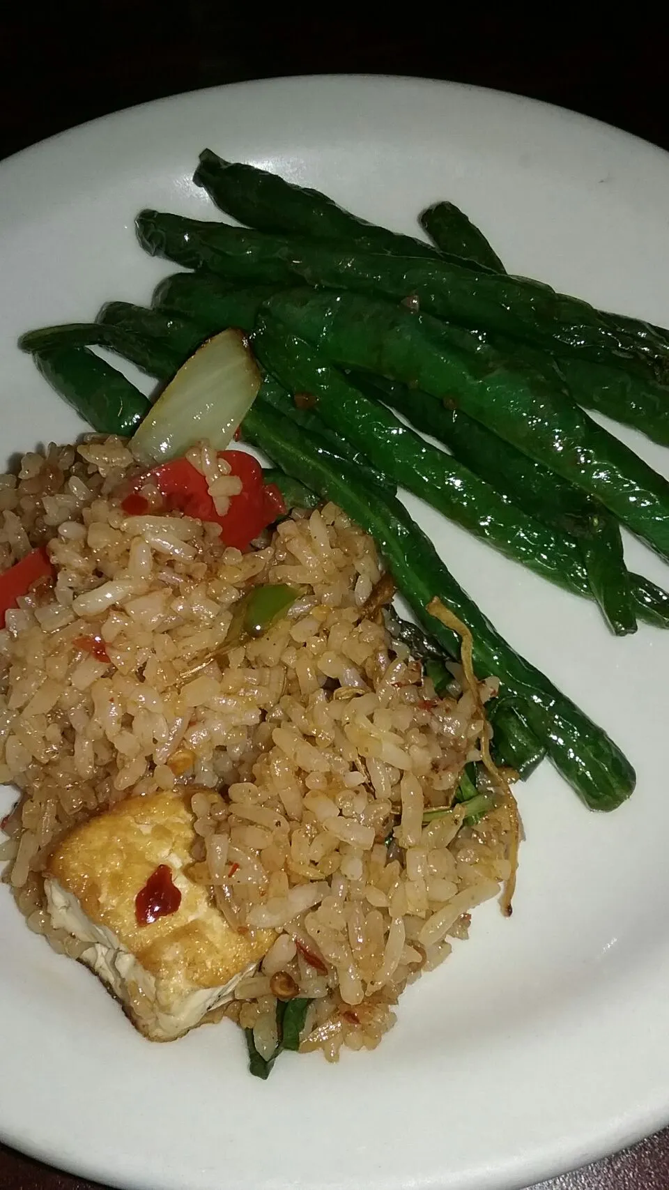 spicy holy basil tofu fried rice and garlic string beans.|Polly Gelfusoさん