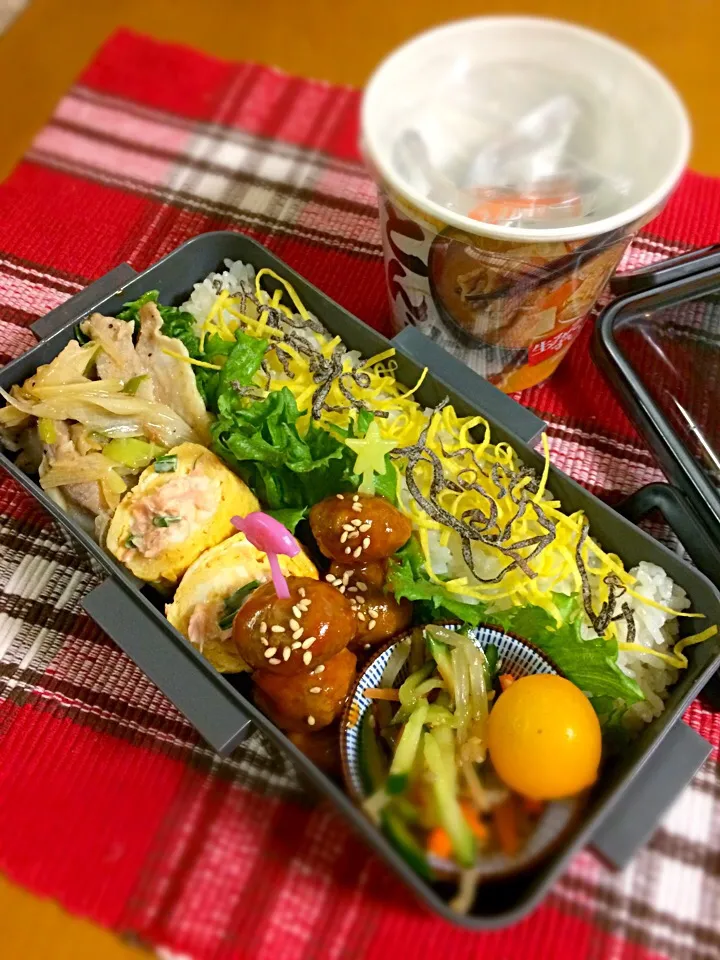 息子君弁当🎶
豚トロネギ塩ダレ焼き
玉子焼きポケット(マヨサーモン)
ミートボール
もやしサラダ|BooBooさん