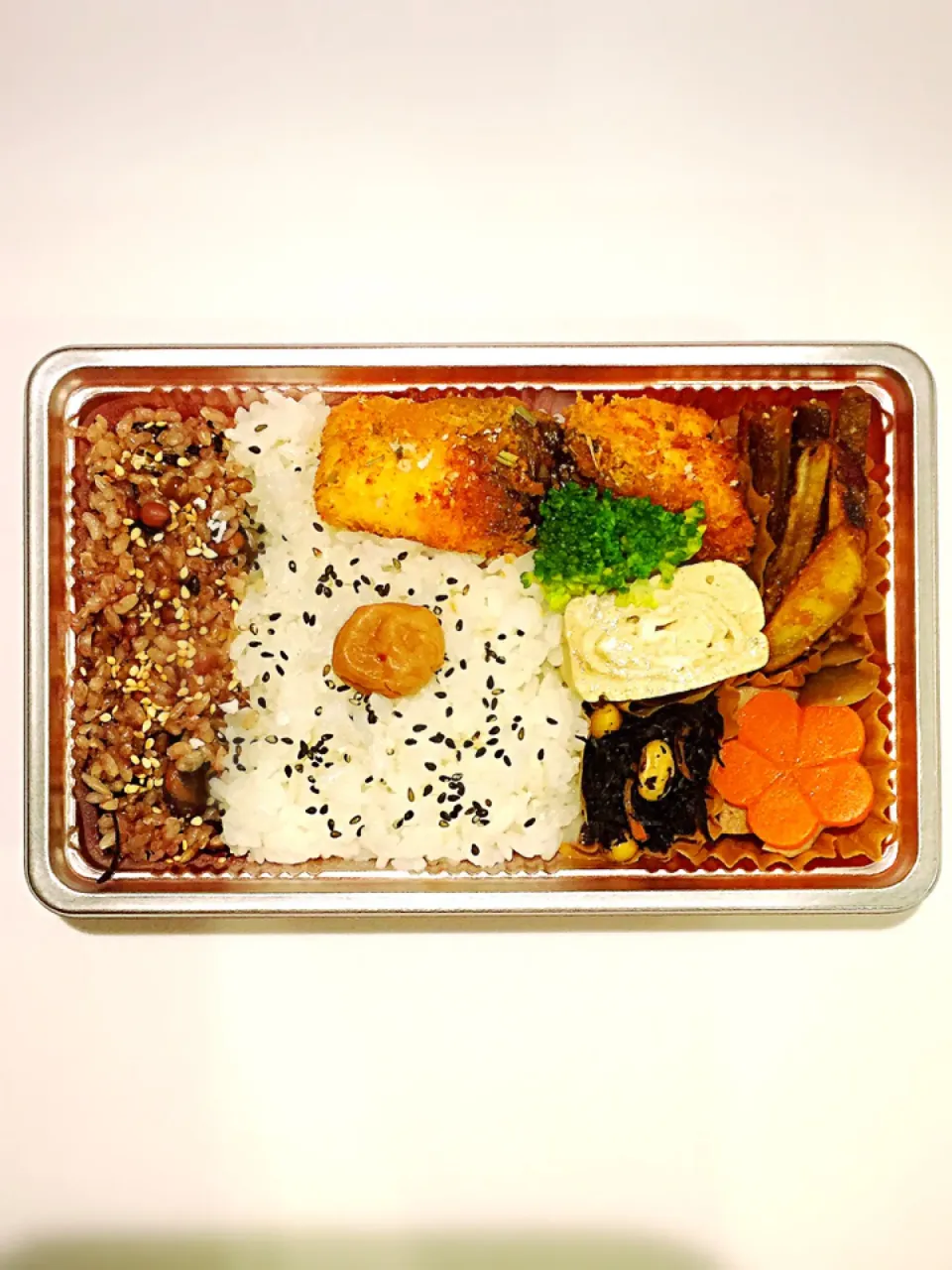 Snapdishの料理写真:レモングラス風味のサーモンフライお弁当|ヒロヒロさん