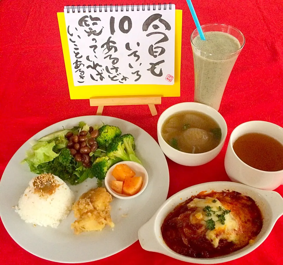 朝ごはんは勝負飯（╹◡╹）チーズハンバーグ🧀茶豆たっぷりグリーンサラダ&ポテトひき肉あん&カクテキキムチ&生姜スープに丸ごと玉ねぎ&生姜紅茶&黒胡麻たっぷり甘酒スムージーGOODだよー💖今日も生姜たっぷり、体ポカポカ😍💖🎵|はみちゃんさん