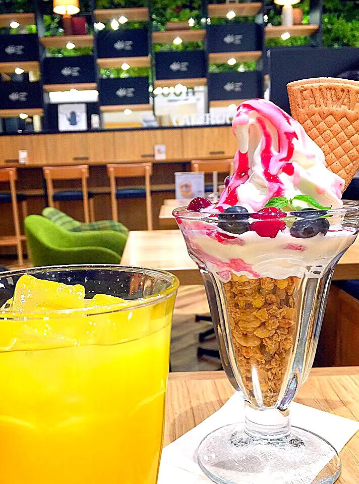 Mix Berry Parfait  ❤️|reviliaさん