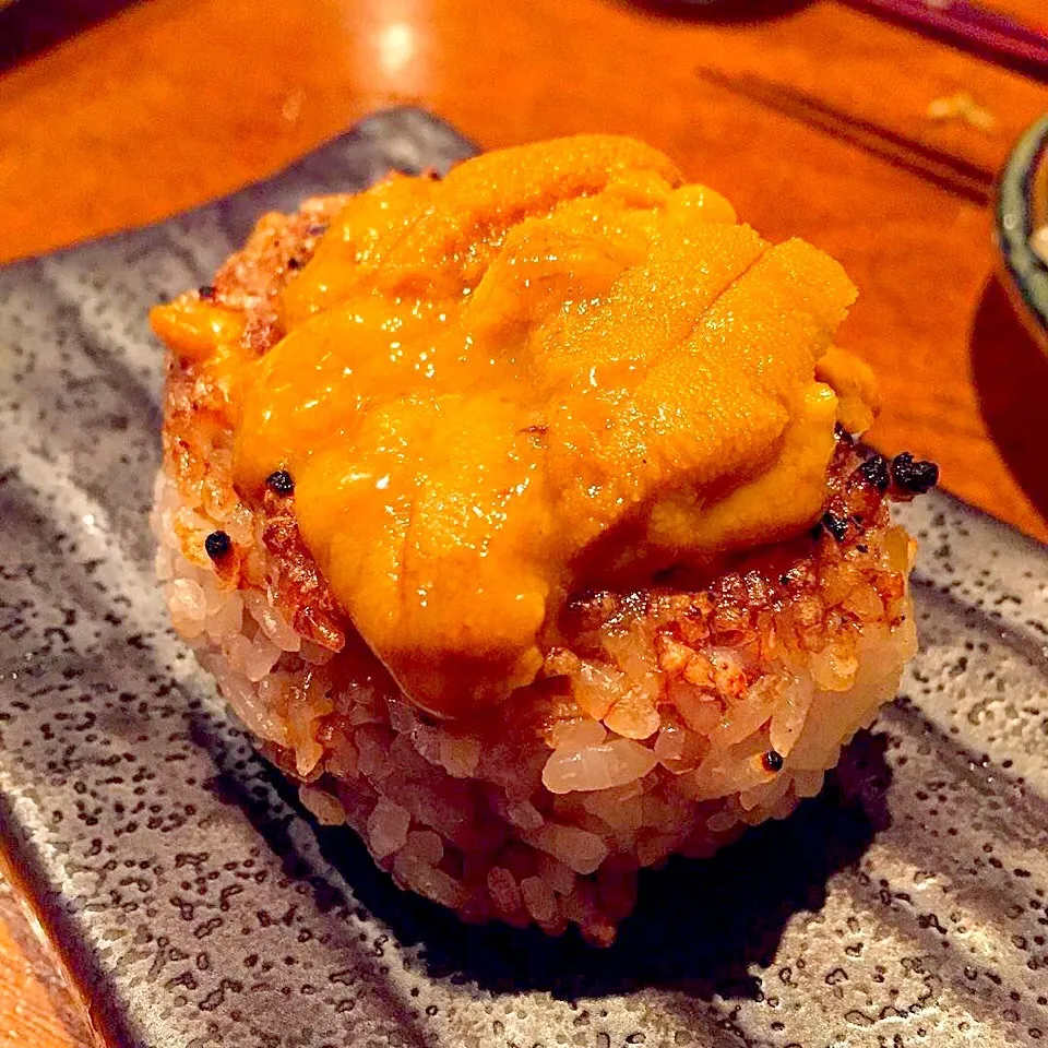 雲丹with焼おにぎり→うにぎり🍙
姫路🏯 SUSHI BARあばんさーる🙏🏻|Toru Satoさん