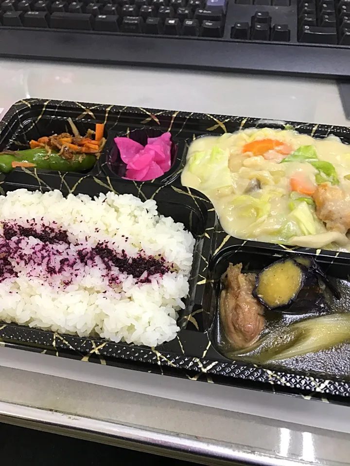 Snapdishの料理写真:社員弁当♡300円♡|あゆぅさん