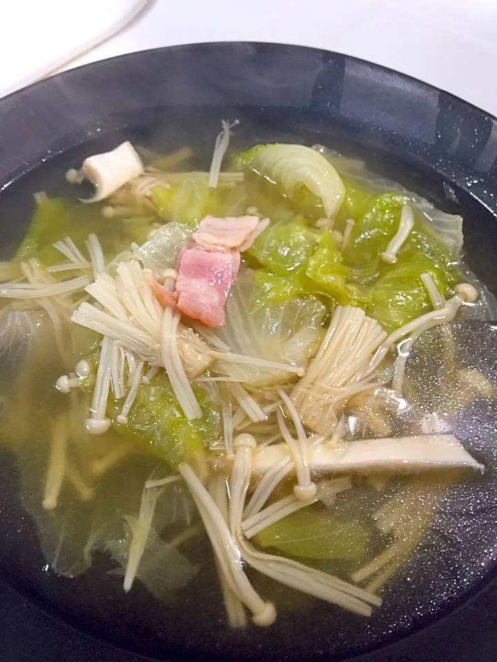 レタスとキノコの茅の舎野菜出汁スープ|Mayumi Konishiさん