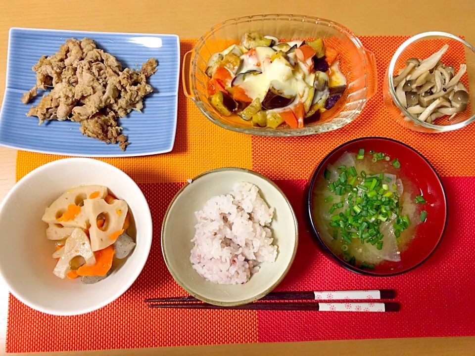 11月10日
豚の生姜焼き
茄子トマトグラタン
キノコのマリネ
筑前煮
雑穀米
大根のお味噌汁|あちゃんみんさん