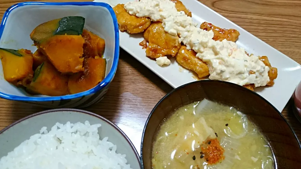 Snapdishの料理写真:・鶏胸肉のチキン南蛮
・南瓜の煮つけ
・根菜と白菜の味噌汁|ようかんさん