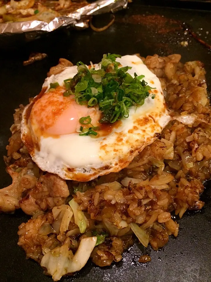 岡山 ホルモン焼き飯|けんけんさん