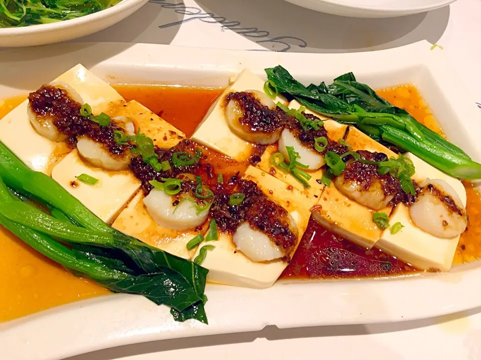 Steamed bean curd topped with scallops & black bean sauce|Sky Blueさん