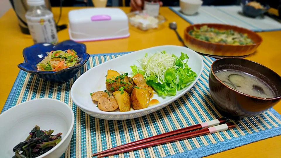 Snapdishの料理写真:鶏もも肉とジャガイモの照り焼き♪|ちかぴょんさん