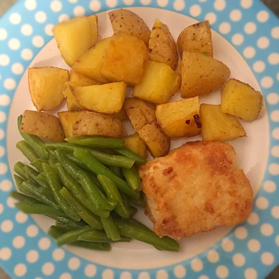 Breaded Haddock| Roasted Potatoes | Buttery Green Beans|T.E.Dennisさん