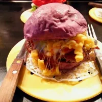 Hamburger with mac and cheese 🍔🍔🍔|Alkhonsa Adibahさん