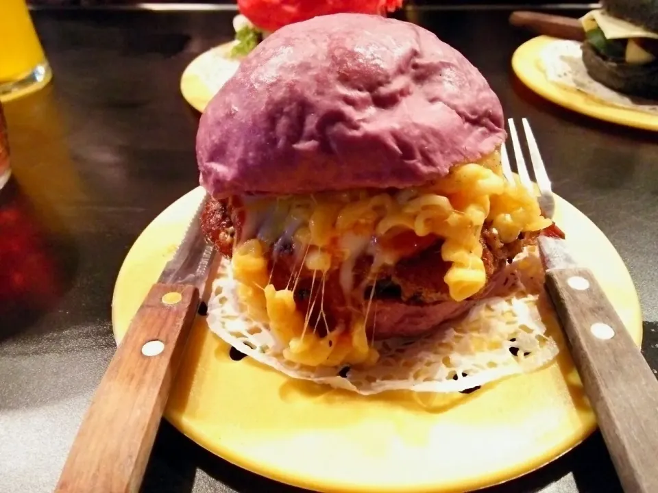 Hamburger with mac and cheese 🍔🍔🍔|Alkhonsa Adibahさん