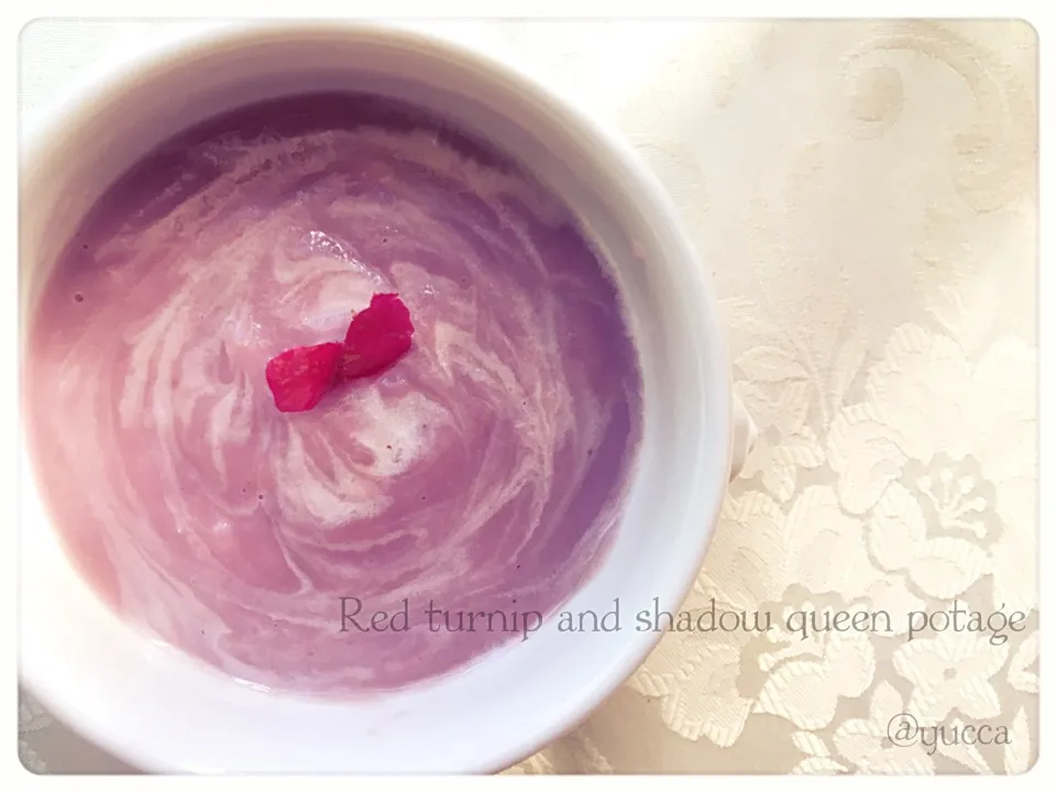 Snapdishの料理写真:izoomさんの料理 赤かぶとビーツのポタージュ 【Red turnip and beetroot potage】
ビーツなしです>_<|yucca@さん