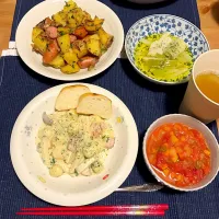 ★ジャーマンポテト
★ニョッキのきのこクリームソース
★たっぷり野菜のトマトスープ
☆ネギのマリネ

★のお料理には、手作りのにんじんの葉っぱをパセリ代わりに使いました。
爽やかな風味で、食欲が増します！|miki＊さん