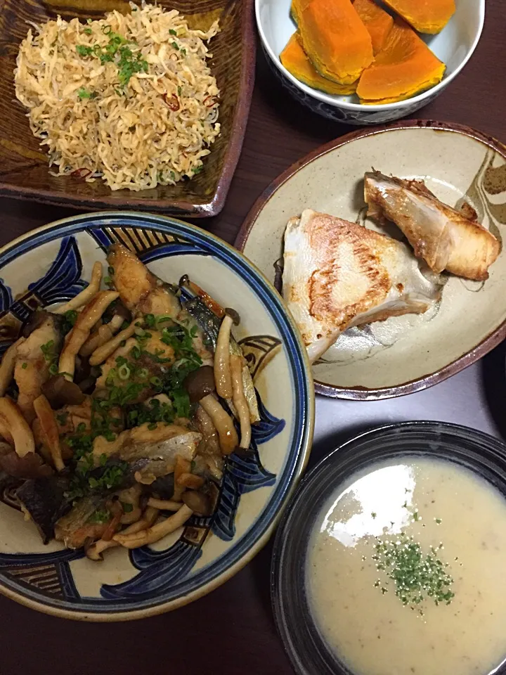 11月11日晩ご飯。サバのピリ辛かばやき、カマの塩焼き、かぼちゃのたいたん、切り干し大根とじゃこ炒め、サツマイモのポタージュ。|あやさん