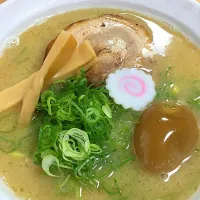 麺屋 じすり🍜🍥 鶏味玉そば🐣|丹音さん