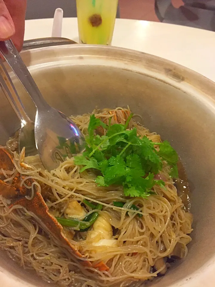 Claypot rice noodles with big prawn|sarahさん