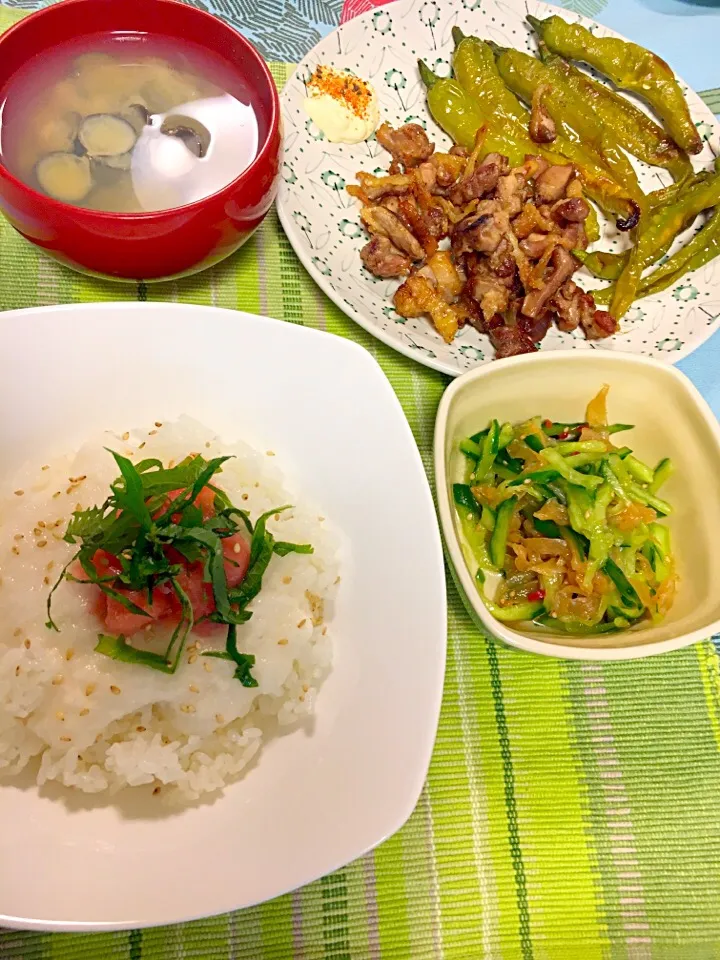 タラコの山かけ丼、しじみの味噌汁、親鳥の鉄板焼、中華クラゲ|みさん