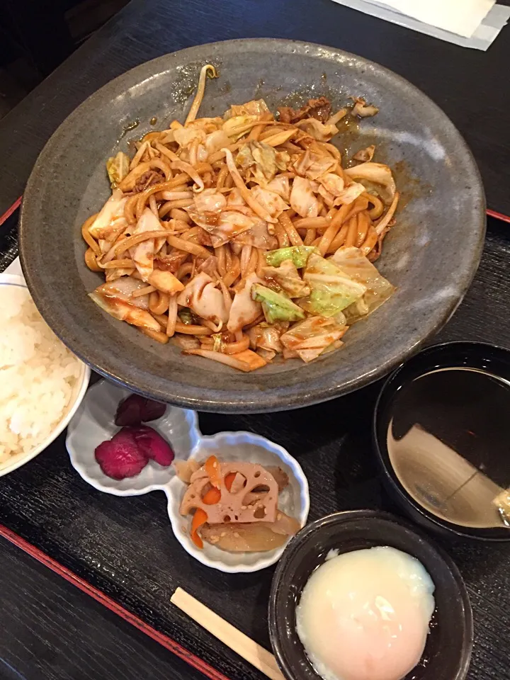 こだわりの焼きうどん定食😋|akiさん